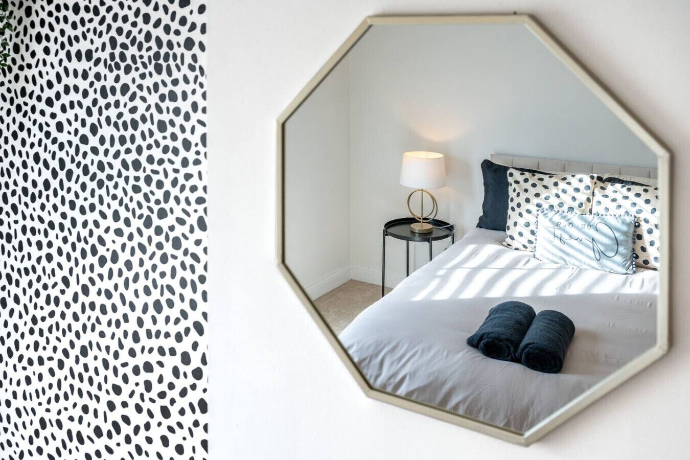 2 chambres, fer et planche à repasser, Wi-Fi gratuit, draps fournis