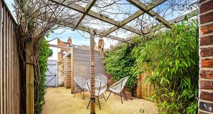 Swift Host | Stylish City Terrace | Parking