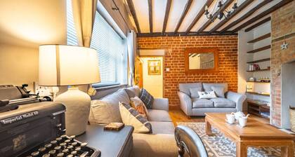 Swift Host | School Cottage | Dog Friendly
