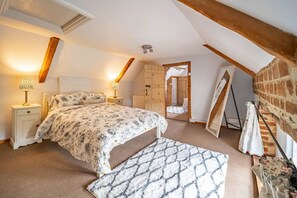 2 slaapkamers, een bureau, een strijkplank/strijkijzer, gratis wifi
