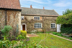Exterior - Swift Host | School Cottage | Dog Friendly (Rural Norfolk)