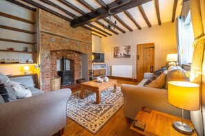 Smart TV, fireplace - Swift Host | School Cottage | Dog Friendly (Rural Norfolk)