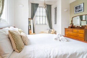 4 bedrooms, iron/ironing board, free WiFi, bed sheets