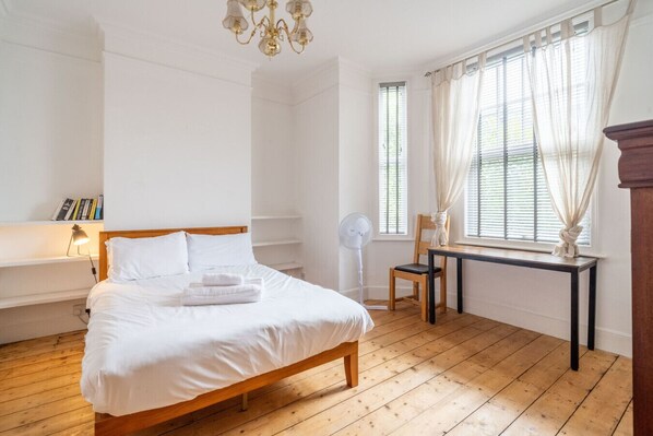 4 Schlafzimmer, Bügeleisen/Bügelbrett, kostenloses WLAN, Bettwäsche