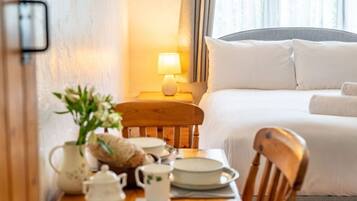 1 chambre, fer et planche Ă repasser, Wi-Fi gratuit, draps fournis