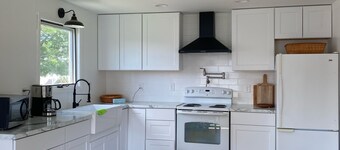 Gladstone Beach Home Near Harbor & Main Street with Gated Yard, Pet Friendly