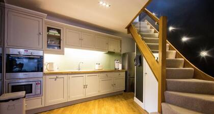 Swift Host The Folly