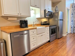 Frigorífic, microones, forn i placa de cuina 