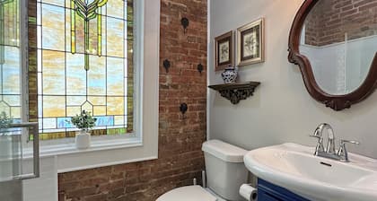 Charming 2 BR/2 bath in Historic District - Rent 1 Suite or Both/8-16 people!