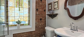 Charming 2 BR/2 bath in Historic District - Rent 1 Suite or Both/8-16 people!