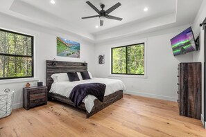 4 bedrooms, iron/ironing board, WiFi, bed sheets