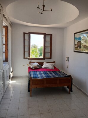 2 chambres, fer et planche Ă repasser, draps fournis