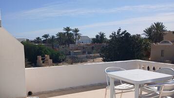 屋外ダイニングエリア