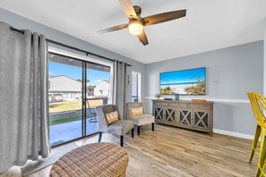 Condo, 1 Queen Bed with Sofa bed (Endless Summer D5) | Interior - Endless Summer D5 (Panama City Beach)