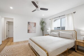 4 bedrooms, iron/ironing board, WiFi, bed sheets
