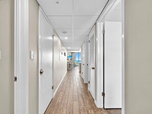 Condo, Plusieurs lits (Edgewater Tower 3-1110) | Intérieur