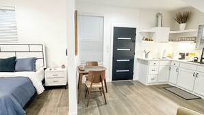1 室のベッドルーム、アイロン / アイロン台、WiFi、ベッドシーツ