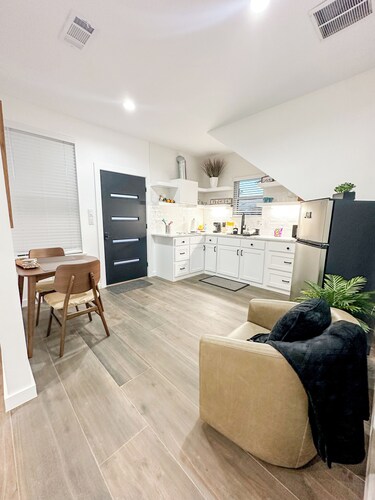 Downtown Denton Delight Loft