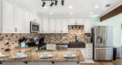 Mountain Retreat- Gameroom, Hiking, Hot Tub, Wineries