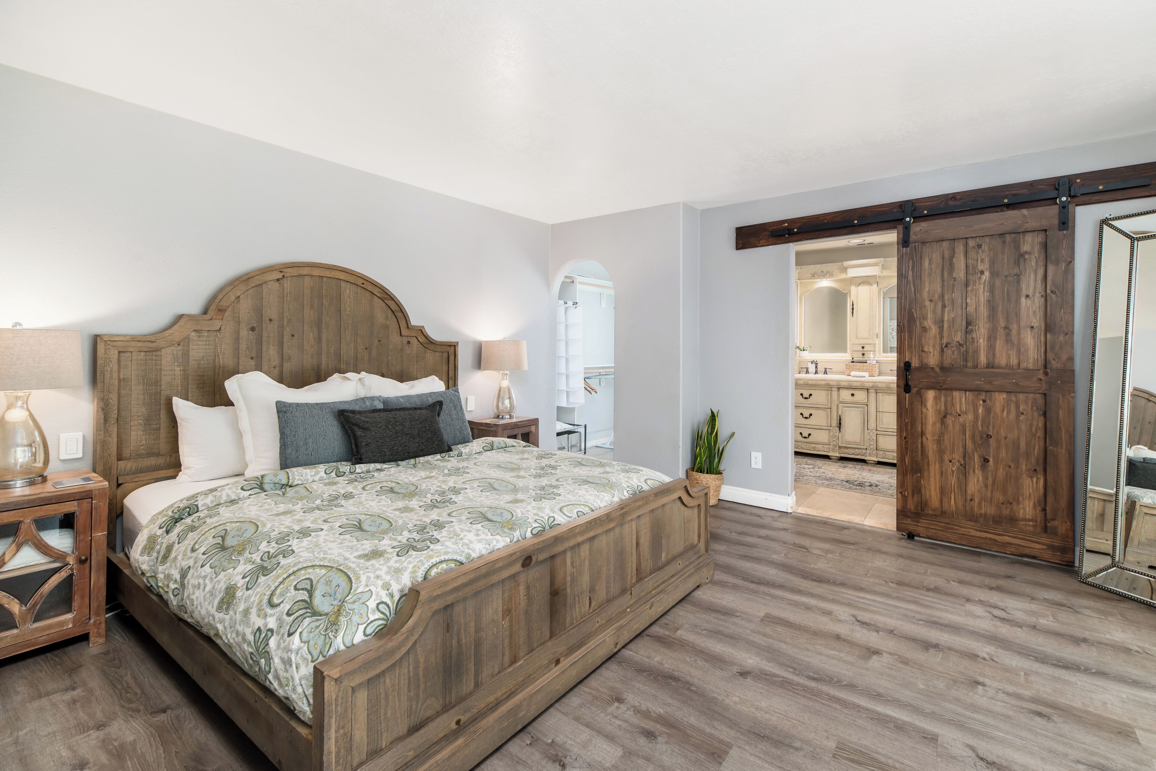 4 bedrooms, iron/ironing board, travel cot, free WiFi