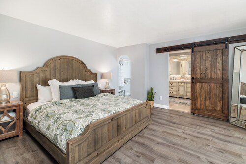 Ultimate Family Friendly Mountain Retreat- Gameroom, Hiking, Hot Tub, Wineries