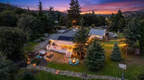 Mountain Retreat- Gameroom, Hiking, Hot Tub, Wineries