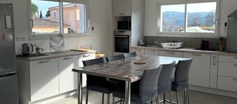 3-bedroom detached house near river