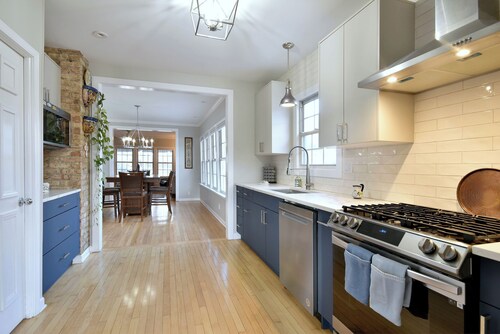 3 bedroom 3 Bathroom Parking included