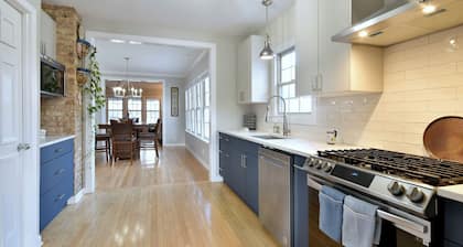 3 bedroom 3 Bathroom Parking included