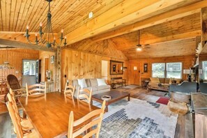 Smart TV, fireplace, table football, books - Delightful 3-bedroom chalet with WiFi in Windham (Windham)