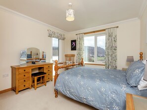 4 bedrooms, free WiFi, bed sheets - Welcome to Bramble Cottage. (Gairloch)