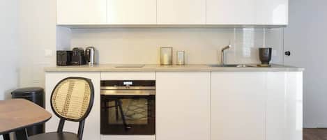 Coffee/tea maker, fridge, microwave, oven