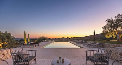 Lourmarin, Htd pool A/C By the"DomainedelaColline"