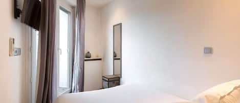 1 bedroom, iron/ironing board, travel cot, WiFi