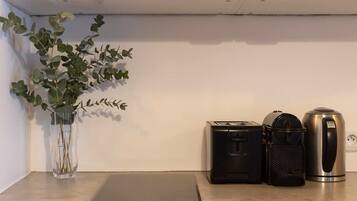 Coffee/tea maker, fridge, microwave, oven