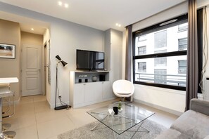 Smart TV, books - Habitat Parisien -1BR/1BA-AC - Galeries Lafayette (Paris)