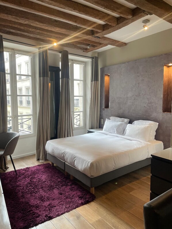 Iron/ironing board, WiFi, bed sheets