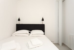 Iron/ironing board, travel cot, WiFi, bed sheets - Stylish studio in the heart of le Marais - studio - Pompidou Centre & Place des Vosges - Beaumarchais by Habitat Parisien (Paris)