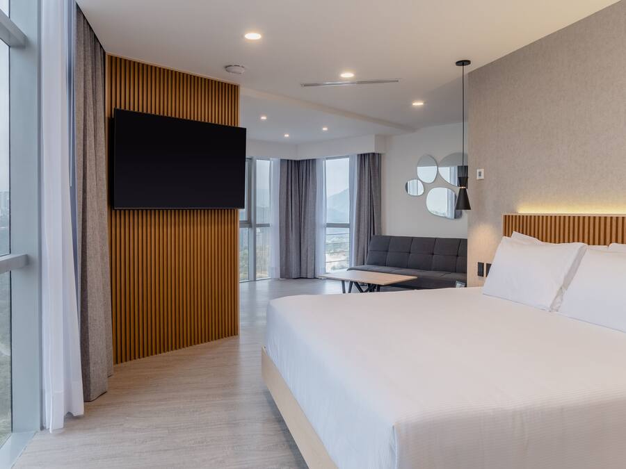 Kamar Premium, pemandangan kota | Seprai premium, brankas, meja kerja, dan Wi-Fi gratis