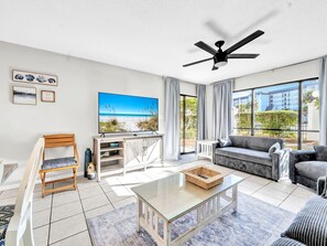 Leilighet, flere senger (Edgewater Golf Villa 3204) | Oppholdsområde | TV