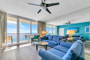 Leilighet, flere senger (Majestic Beach Towers 2-1801) | Oppholdsområde | TV