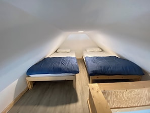 4 bedrooms, free WiFi, bed sheets - Beachfront Bliss , Inviting 3 bedroom + loft at Hawks Nest Beach! (Old Lyme)
