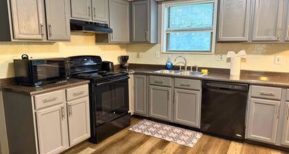 Private Cul-de-sac Oasis