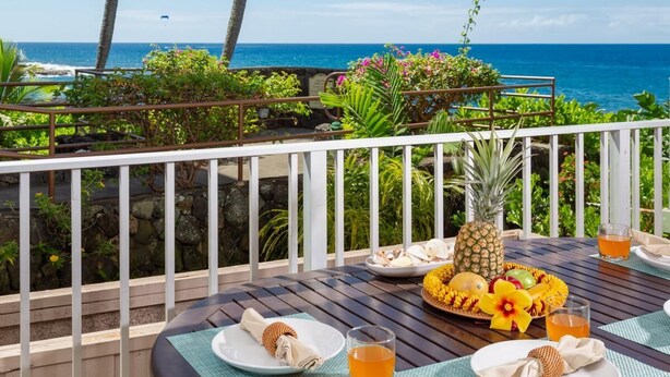 Condo, Multiple Beds (Alii Villas #135 Oceanfront, Remodele) | Outdoor dining