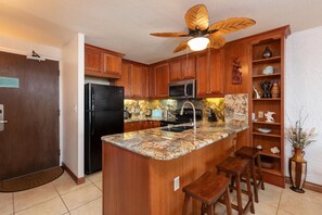 Condo, várias camas (Alii Villas#135) | Cozinha privada