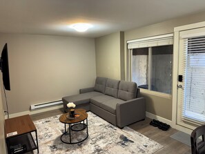 Living area - Charming & Cozy Retreat in Walnut Grove – Your Perfect Home Away from Home! (Langley Township)