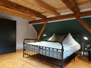 5 soverom, reiseseng for barn, wi-fi (inkludert) og sengetøy