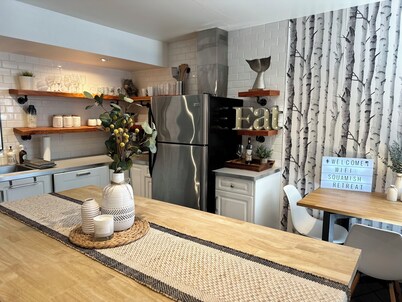 Spacious 2-bedroom Squamish retreat. Pet friendly!