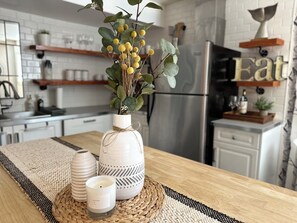 Dishwasher - Spacious 2-bedroom Squamish retreat. Pet friendly! (Squamish)