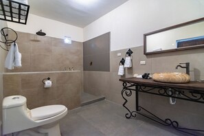 Free toiletries, hair dryer, towels, soap - Casa Santa Margarita  (Antigua Guatemala)